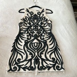 Fashion nova dress size 8 . Never worn it!!!